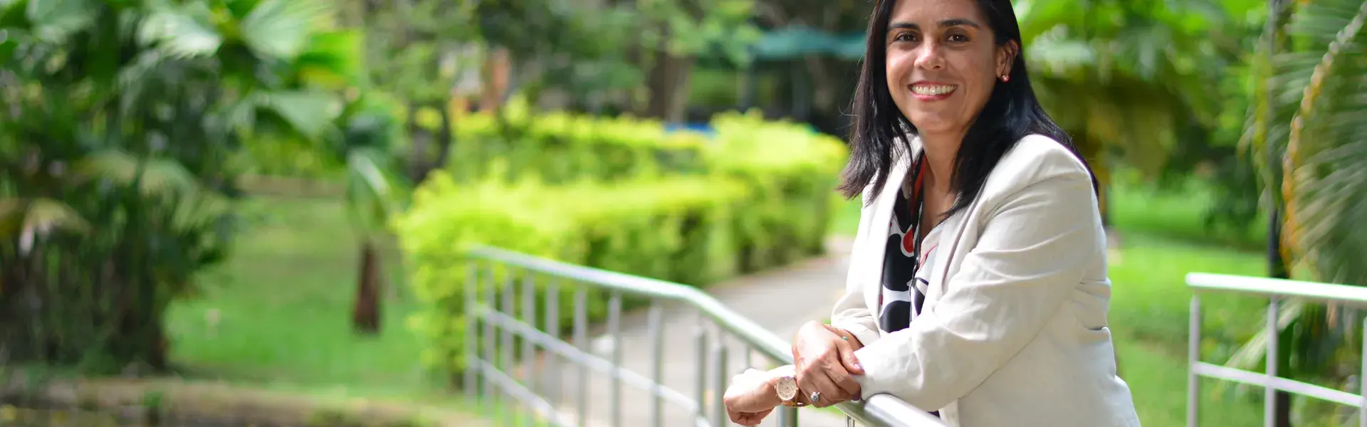 Lya-Paola-Directora-depto-economia-finanzas