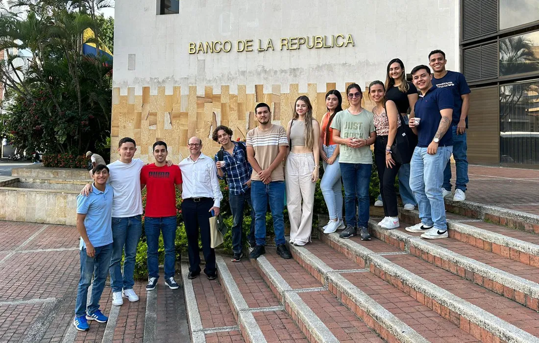 Visita al Banco de la República: estudiantes de Economía se sumergieron en el corazón financiero de la región Visita al Banco de la República: estudiantes de Economía se sumergieron en el corazón financiero de la región