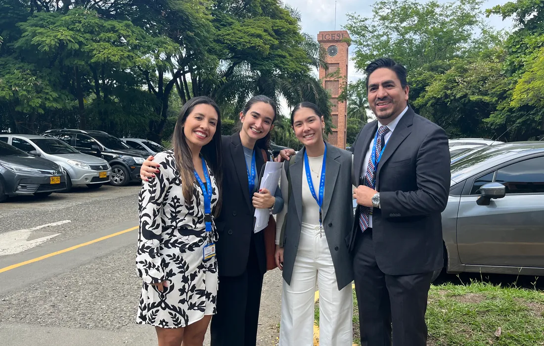 Estudiantes de Derecho ganan primer puesto en el Concurso Moot Court en Propiedad Intelectual Germán Cavelier Estudiantes de Derecho ganan primer puesto en el Concurso Moot Court en Propiedad Intelectual Germán Cavelier