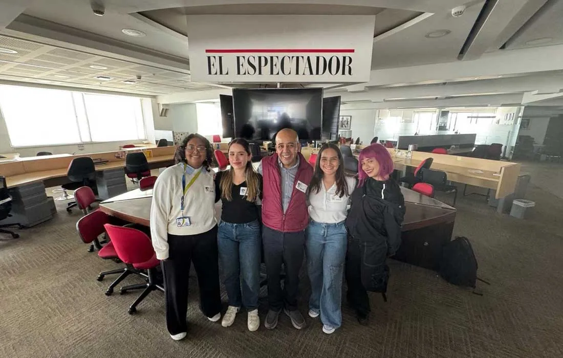 Estudiantes javerianos desarrollan cuadernillos editoriales en colaboración con El Espectador Estudiantes javerianos desarrollan cuadernillos editoriales en colaboración con El Espectador