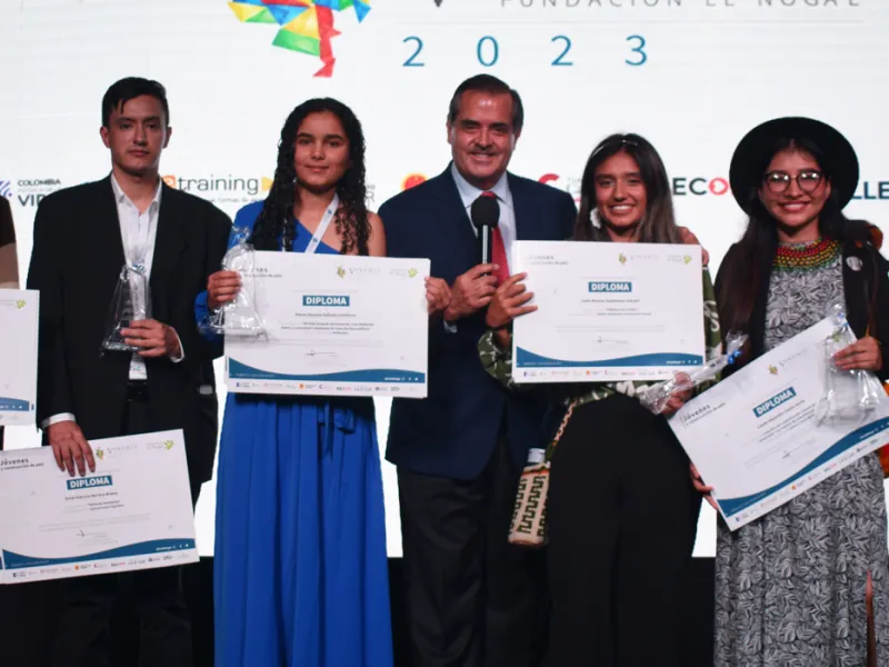 Fundación El Nogal otorgó premio de cultura ciudadana a estudiante de Derecho de la Javeriana Cali Fundación El Nogal otorgó premio de cultura ciudadana a estudiante de Derecho de la Javeriana Cali