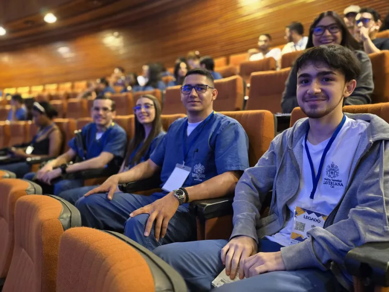 Estudiantes de Medicina compartieron experiencias en su paso hacia la vida profesional