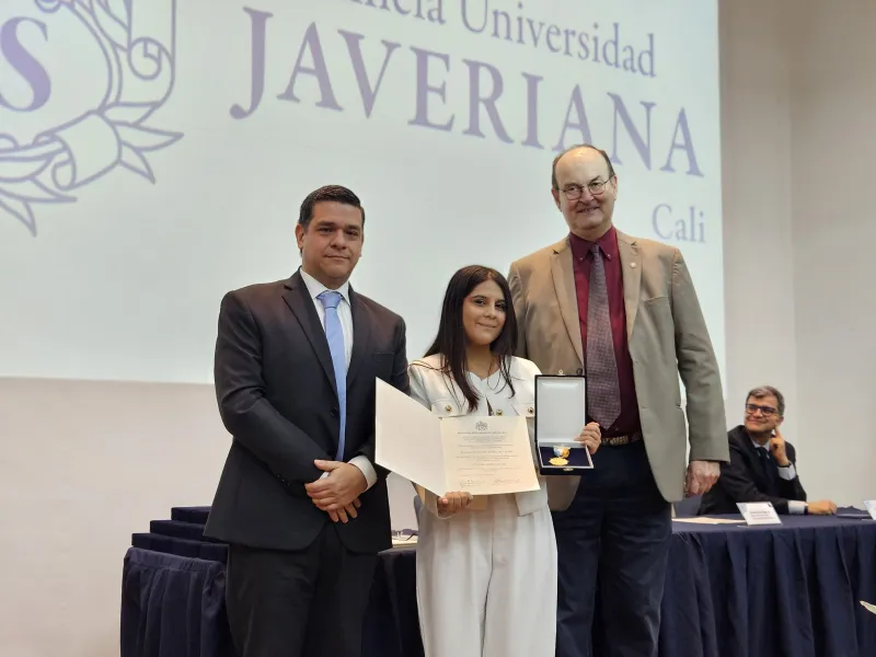 Cruz San Pedro Claver: 25 estudiantes reconocidos por sus calidades humanas y espíritu javeriano Cruz San Pedro Claver: 25 estudiantes reconocidos por sus calidades humanas y espíritu javeriano