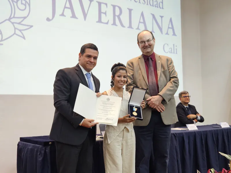 Cruz San Pedro Claver: 25 estudiantes reconocidos por sus calidades humanas y espíritu javeriano Cruz San Pedro Claver: 25 estudiantes reconocidos por sus calidades humanas y espíritu javeriano