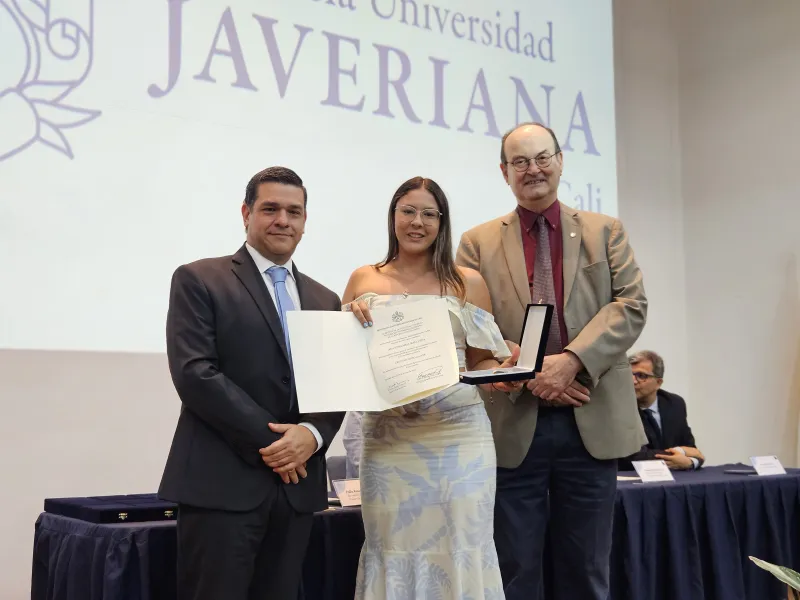 Cruz San Pedro Claver: 25 estudiantes reconocidos por sus calidades humanas y espíritu javeriano Cruz San Pedro Claver: 25 estudiantes reconocidos por sus calidades humanas y espíritu javeriano