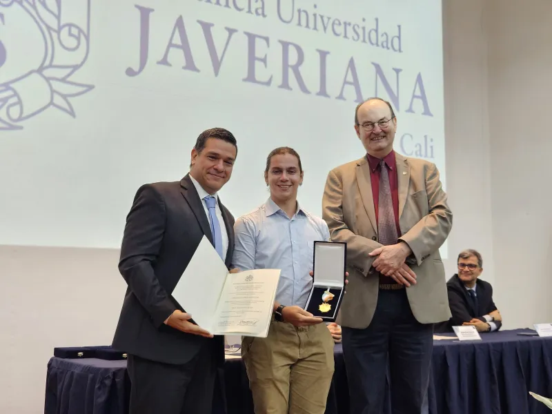 Cruz San Pedro Claver: 25 estudiantes reconocidos por sus calidades humanas y espíritu javeriano Cruz San Pedro Claver: 25 estudiantes reconocidos por sus calidades humanas y espíritu javeriano