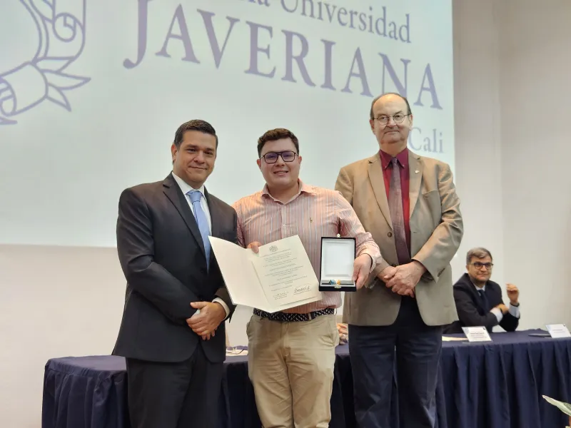 Cruz San Pedro Claver: 25 estudiantes reconocidos por sus calidades humanas y espíritu javeriano Cruz San Pedro Claver: 25 estudiantes reconocidos por sus calidades humanas y espíritu javeriano